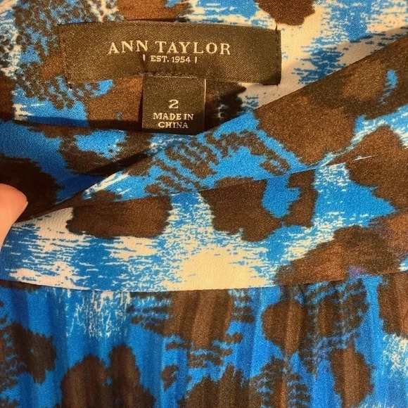 Ann Taylor blue leopard  pleated skirt - Picture 3 of 5